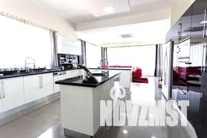 Дом 1100м², 3-этажный, участок 50 сот.