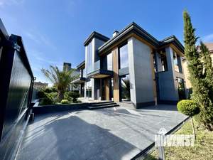 Коттедж 300м², 2-этажный, участок 6 сот.