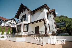 Дом 205м², 3-этажный, участок 5 сот.