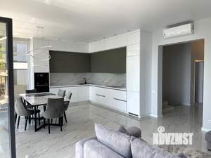 Дом 260м², 3-этажный, участок 9 сот.