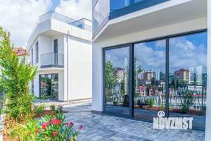 Дом 721м², 2-этажный, участок 25 сот.