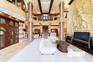 Дом 800м², 2-этажный, участок 30 сот.