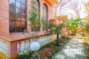 Дом 365м², 4-этажный, участок 15 сот.