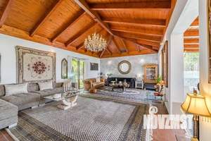 Дом 253м², 2-этажный, участок 10 сот.