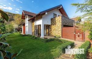 Дом 250м², 2-этажный, участок 6 сот.