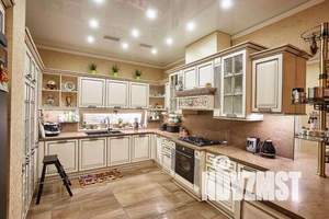 Дом 687м², 3-этажный, участок 6 сот.