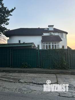 Дом 376м², 3-этажный, участок 10 сот.