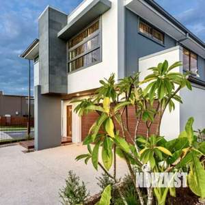 Дом 279м², 2-этажный, участок 8 сот.