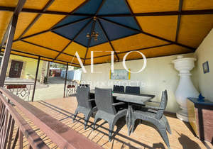 Дом 285м², 3-этажный, участок 10 сот.