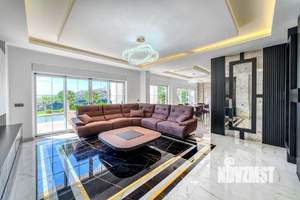 Коттедж 300м², 3-этажный, участок 8 сот.