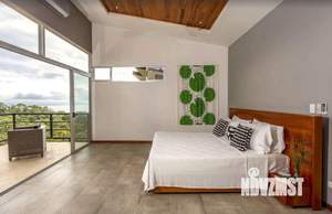 Дом 212м², 2-этажный, участок 9 сот.