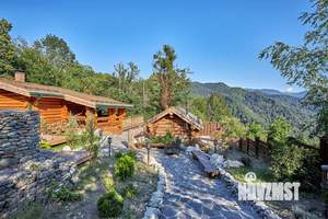 Дом 220м², 2-этажный, участок 10 сот.