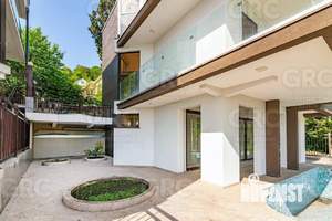 Дом 290м², 3-этажный, участок 3 сот.