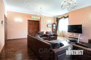 Дом 220м², 2-этажный, участок 6 сот.