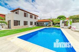 Дом 253м², 2-этажный, участок 10 сот.