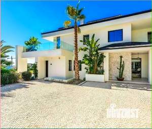 Дом 254м², 2-этажный, участок 10 сот.