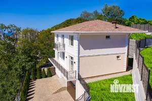 Дом 450м², 3-этажный, участок 10 сот.