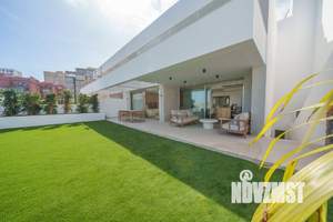 Дом 300м², 2-этажный, участок 8 сот.