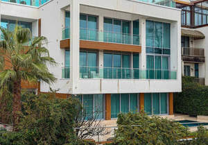 Дом 710м², 5-этажный, участок 8 сот.