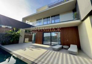 Дом 240м², 2-этажный, участок 5 сот.