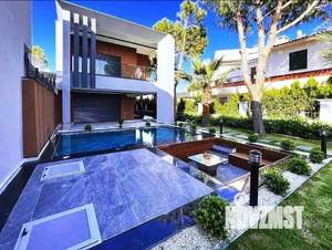 Дом 300м², 2-этажный, участок 8 сот.