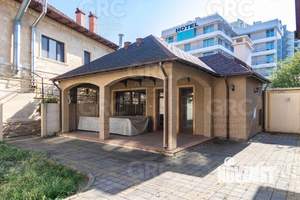 Дом 220м², 2-этажный, участок 6 сот.