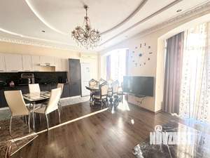 Дом 310м², 4-этажный, участок 7 сот.