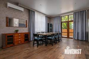 Дом 450м², 3-этажный, участок 7 сот.