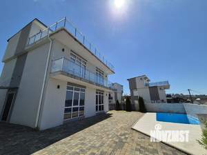 Дом 272м², 3-этажный, участок 3 сот.