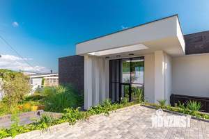 Дом 500м², 3-этажный, участок 15 сот.