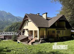 Коттедж 560м², 3-этажный, участок 10 сот.