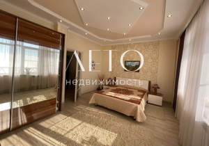 Дом 285м², 3-этажный, участок 10 сот.