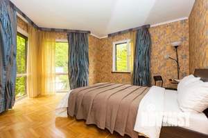 Дом 250м², 3-этажный, участок 15 сот.