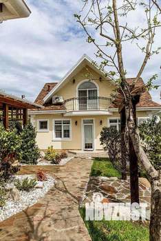 Дом 200м², 2-этажный, участок 10 сот.