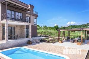 Дом 300м², 3-этажный, участок 6 сот.