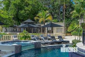 Дом 800м², 3-этажный, участок 50 сот.