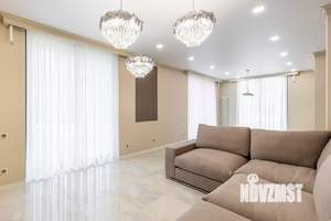 Дом 206м², 2-этажный, участок 6 сот.