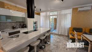 Коттедж 200м&sup2;, 3-этажный, на длительный срок, 