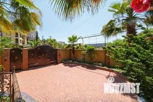 Дом 900м&sup2;, 3-этажный, посуточно, 