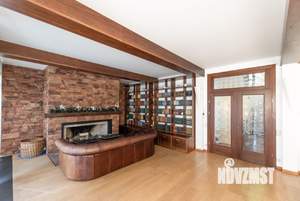 Коттедж 260м&sup2;, 3-этажный, на длительный срок, 