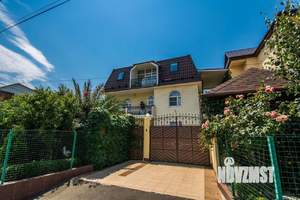 Дом 330м², 2-этажный, посуточно, 