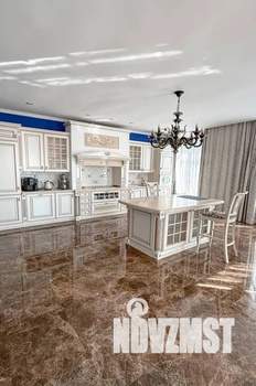 Дом 1210м&sup2;, 3-этажный, посуточно, 