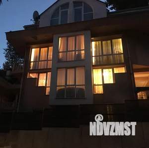 Дом 350м&sup2;, 3-этажный, посуточно, 