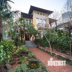 Дом 210м², 2-этажный, на длительный срок, 