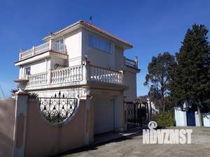 Дом 300м&sup2;, 4-этажный, посуточно, 