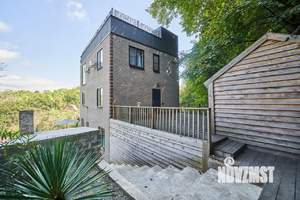 Дом 200м², 3-этажный, посуточно, 