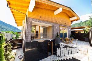 Дом 190м&sup2;, 3-этажный, посуточно, 