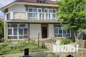 Дом 360м&sup2;, 3-этажный, посуточно, 