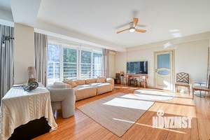 Таунхаус 200м&sup2;, 2-этажный, на длительный срок, 