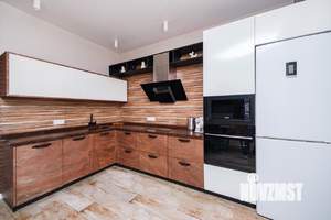 Коттедж 240м², 3-этажный, на длительный срок, 